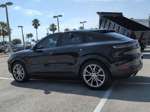 Black 2024 Porsche Cayenne Cayenne