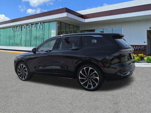 Infinite Black Metallic Clearcoat 2026 Lincoln Nautilus Black Label