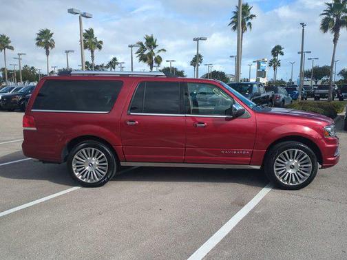 2015 Lincoln Navigator Base