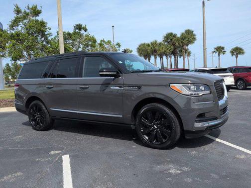 Chroma Caviar Dark Gray Metallic Clearcoat 2023 Lincoln Navigator Black Label