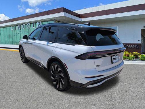 White Platinum Metallic Tri-Coat 2026 Lincoln Nautilus Reserve