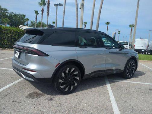 2025 Lincoln Nautilus Reserve