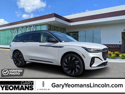 White Platinum Metallic Tri-Coat 2026 Lincoln Nautilus Black Label