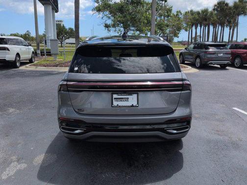 Lustrous Gray Metallic Clearcoat 2024 Lincoln Nautilus Reserve