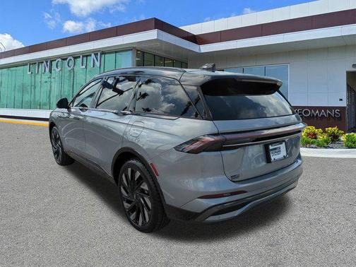 2025 Lincoln Nautilus Reserve