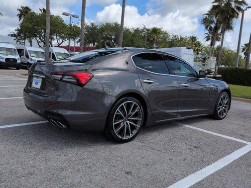 Grigio 2024 Maserati Ghibli Modena Ultima Q4