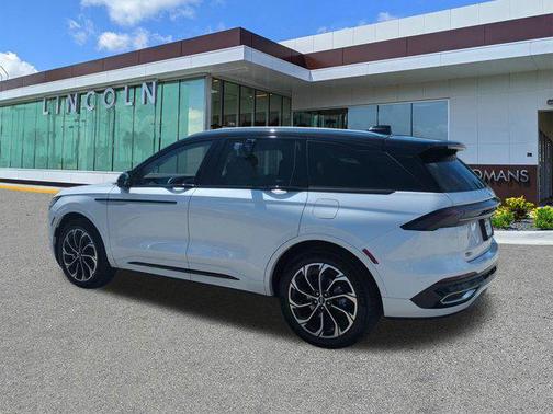 2025 Lincoln Nautilus Reserve