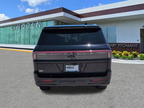 Infinite Black Metallic Clearcoat 2026 Lincoln Navigator Reserve