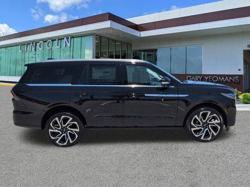 Infinite Black Metallic Clearcoat 2026 Lincoln Navigator Reserve