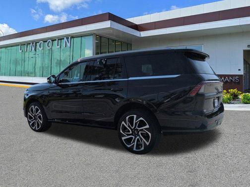 Infinite Black Metallic Clearcoat 2026 Lincoln Navigator Black Label