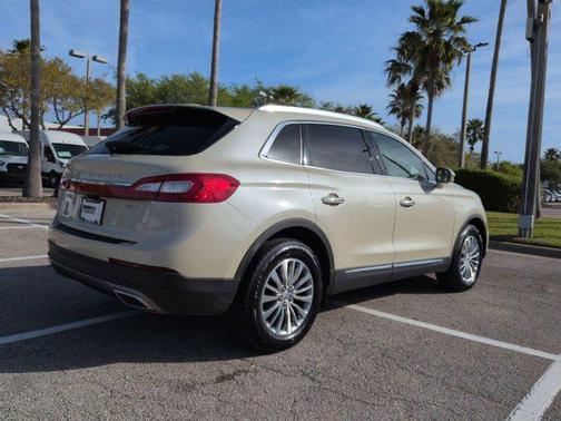 Ivory Pearl 2018 Lincoln MKX Select