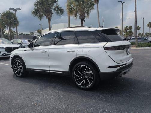 Pristine White Metallic Tri-Coat 2023 Lincoln Corsair Reserve