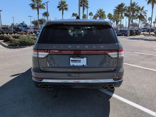 Harbor Gray Clearcoat 2026 Lincoln Aviator Premiere