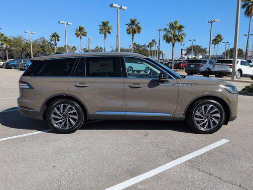Harbor Gray Clearcoat 2026 Lincoln Aviator Premiere