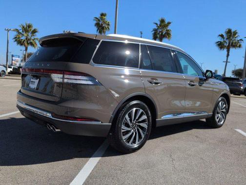 Harbor Gray Clearcoat 2026 Lincoln Aviator Premiere