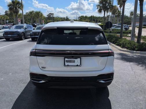 White Platinum Metallic Tri-Coat 2025 Lincoln Nautilus Premiere