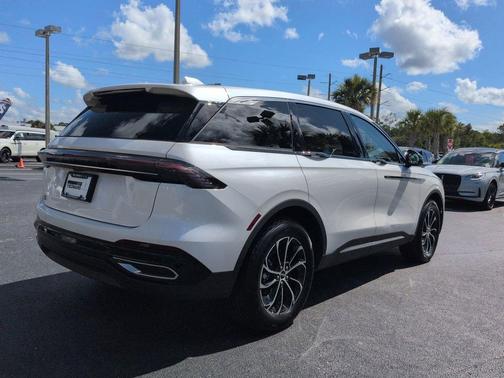 White Platinum Metallic Tri-Coat 2025 Lincoln Nautilus Premiere