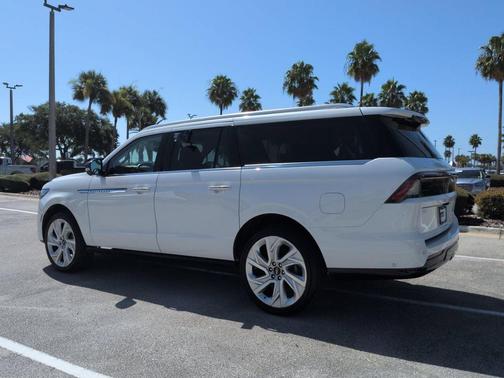 Pristine White Metallic Tri-Coat 2025 Lincoln Navigator Reserve