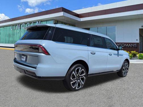 Gray Mist 2026 Lincoln Navigator Reserve