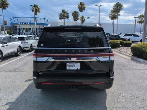 Infinite Black Metallic Clearcoat 2024 Lincoln Navigator Black Label