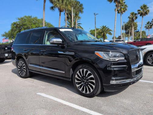 Infinite Black Metallic Clearcoat 2024 Lincoln Navigator Black Label