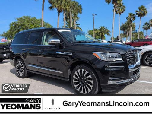 Infinite Black Metallic Clearcoat 2024 Lincoln Navigator Black Label