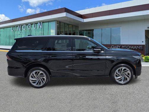 Infinite Black Metallic Clearcoat 2026 Lincoln Navigator Reserve