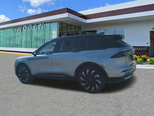 Silver Radiance Metallic Clearcoat 2026 Lincoln Nautilus Reserve