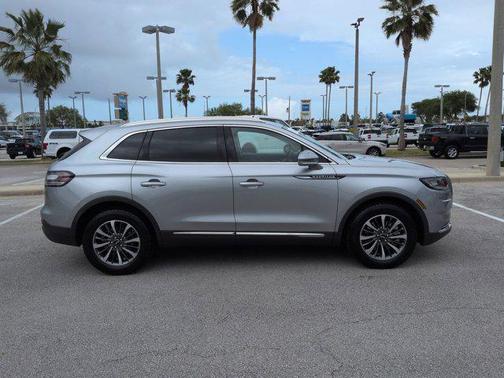 Silver Radiance Metallic Clearcoat 2023 Lincoln Nautilus Standard