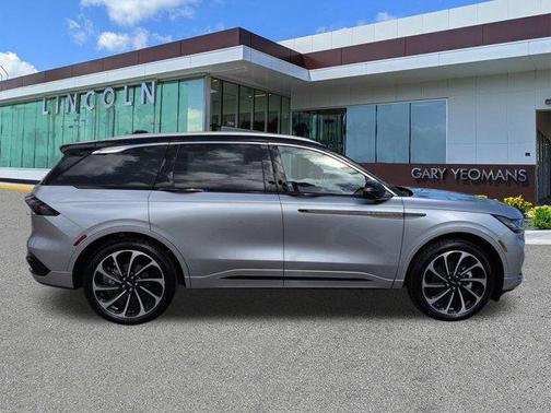 Silver Radiance Metallic Clearcoat 2026 Lincoln Nautilus Black Label