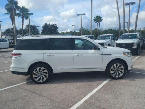 2023 Lincoln Navigator Standard