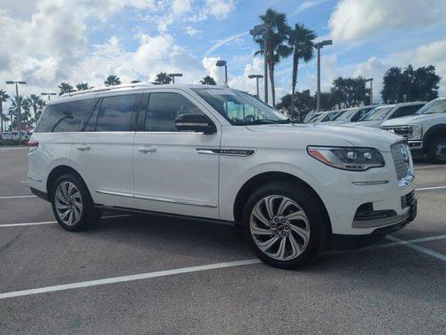 2023 Lincoln Navigator Standard