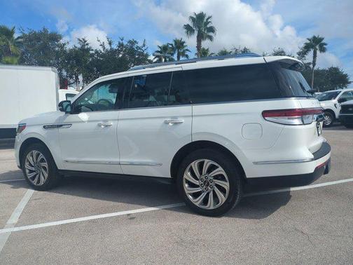 2023 Lincoln Navigator Standard