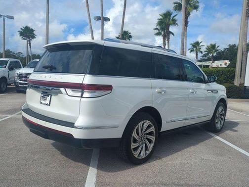 2023 Lincoln Navigator Standard