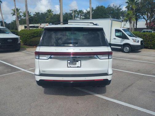 2023 Lincoln Navigator Standard