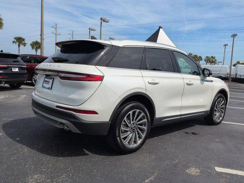 Pristine White Metallic Tri-Coat 2024 Lincoln Corsair Reserve