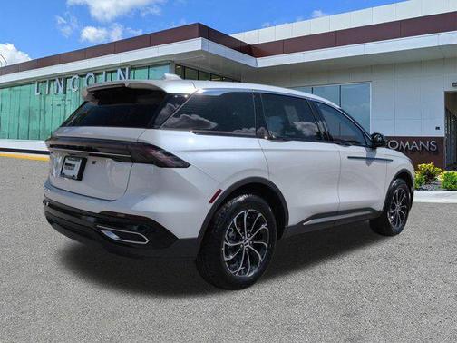 White Platinum Metallic Tri-Coat 2026 Lincoln Nautilus Premiere