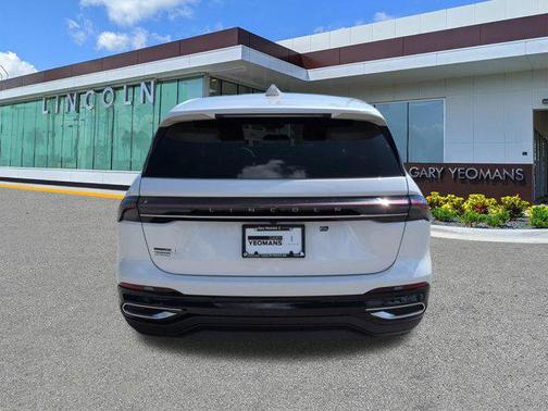 White Platinum Metallic Tri-Coat 2026 Lincoln Nautilus Premiere