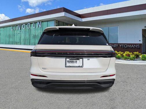 White Platinum Metallic Tri-Coat 2026 Lincoln Nautilus Premiere
