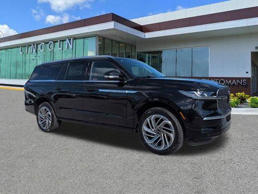 Infinite Black Metallic Clearcoat 2026 Lincoln Navigator Reserve