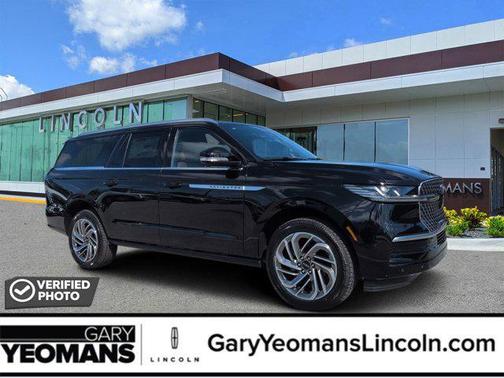 Infinite Black Metallic Clearcoat 2026 Lincoln Navigator Reserve