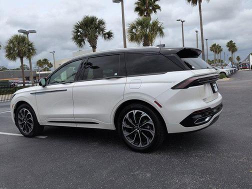 White Platinum Metallic Tri-Coat 2025 Lincoln Nautilus Reserve