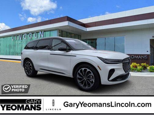 White Platinum Metallic Tri-Coat 2025 Lincoln Nautilus Reserve
