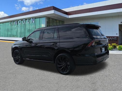 Infinite Black Metallic Clearcoat 2026 Lincoln Navigator Reserve