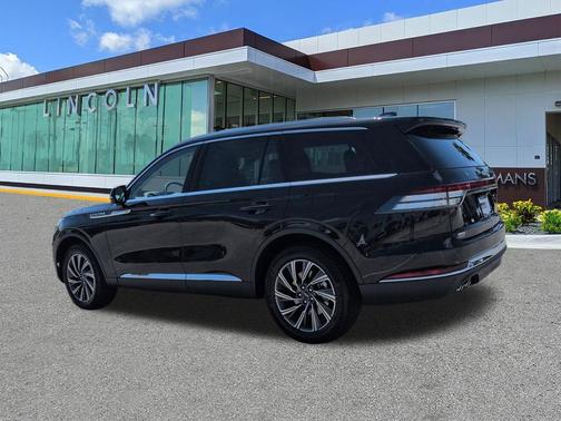 Infinite Black Metallic Clearcoat 2026 Lincoln Aviator Premiere