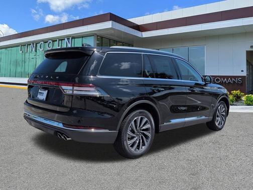 Infinite Black Metallic Clearcoat 2026 Lincoln Aviator Premiere