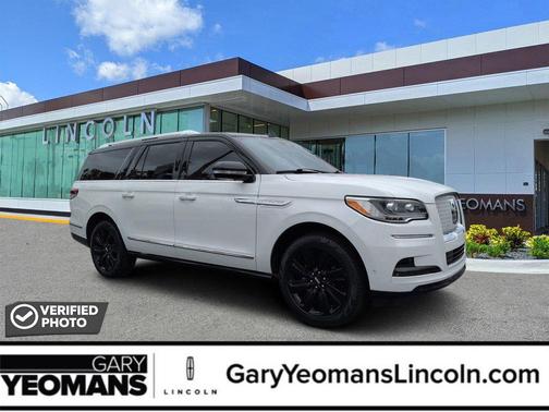 Pristine White Metallic Tri-Coat 2022 Lincoln Navigator Reserve