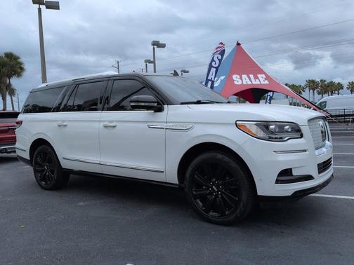 Pristine White Metallic Tri-Coat 2022 Lincoln Navigator Reserve