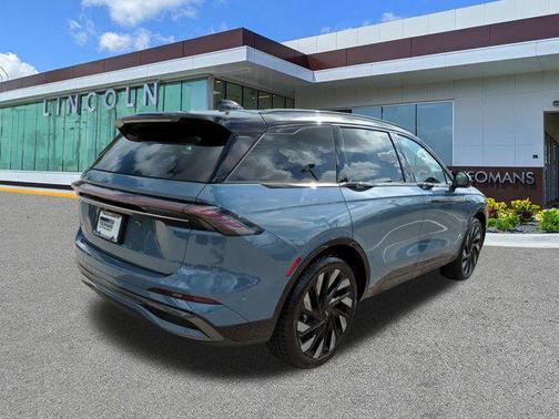 2025 Lincoln Nautilus Reserve