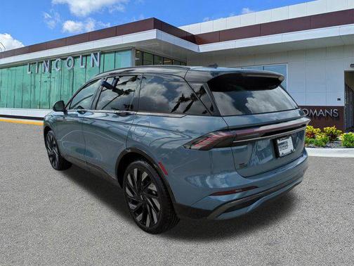 2025 Lincoln Nautilus Reserve